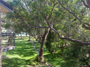36 'Bay Parklands', 2 Gowrie Avenue - close to the water with pool & spa & tennis court Shoal Bay